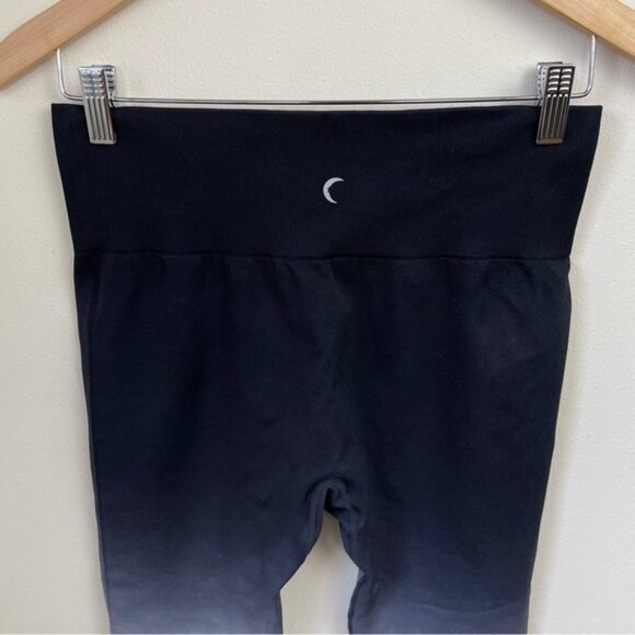 Zyia Black and White Ombre Performance High-Rise 7/8 Leggings - Picture 7 of 8